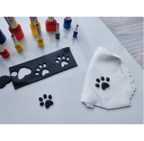 Set of metal cutters, 6 mini dogs feet cutter, 6 middle cutters + 6 ovals ≈ 0.6cm - 1.5 cm
