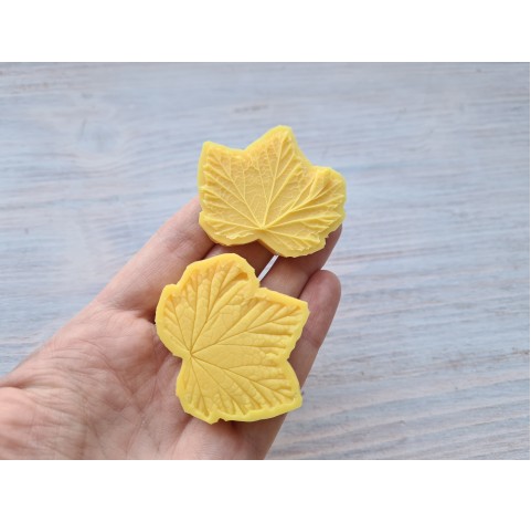 Currant leaf, silicone veiner and 2 cutters (3,7*2,9cm, 3,1*2,5 cm)