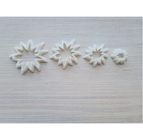 "Strawberry sepal", set of 4 cutters, one clay cutter or FULL set