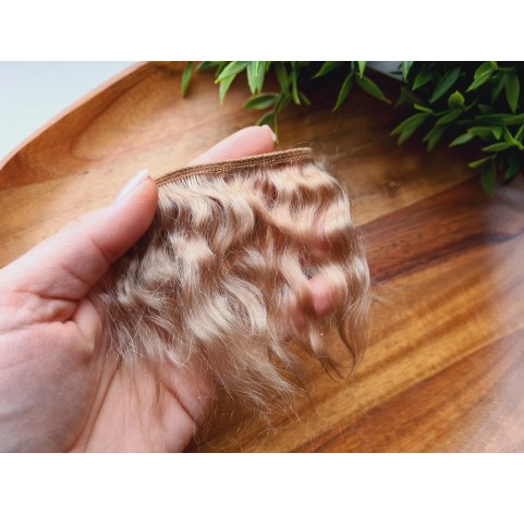 Mohair weft (Pearl blonde), ~ 20 cm long, hair length 6-8 cm