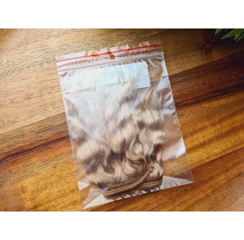 Mohair weft (Pearl blonde), ~ 20 cm long, hair length 6-8 cm