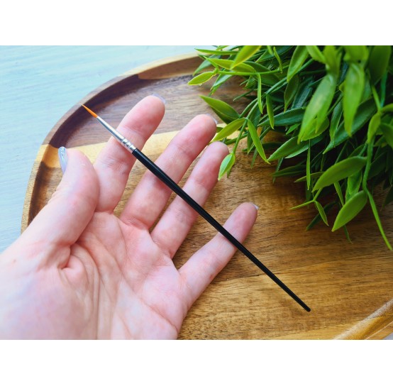 Synthetic round brush
