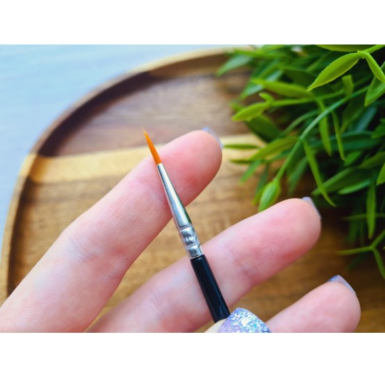 Synthetic round brush