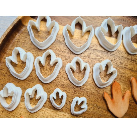 "Dinosaur footprint", set of 2 cutters, one clay cutter or FULL set