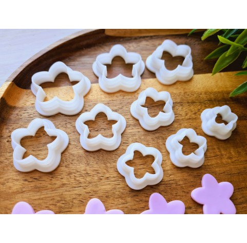 "Flower, style 15", set of 9 cutters, one clay cutter or FULL set