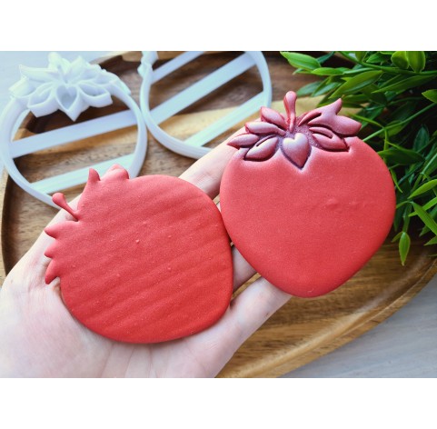 "Strawberry cutter, style 2", one clay cutter