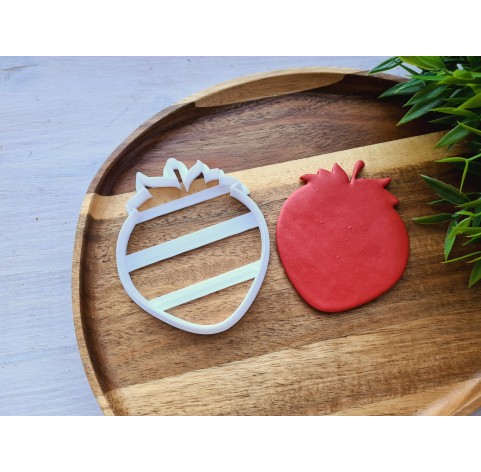 "Strawberry cutter, style 2", one clay cutter