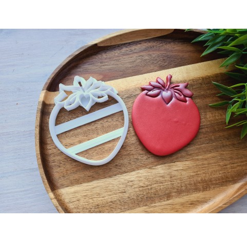 "Strawberry cutter, style 2", one clay cutter