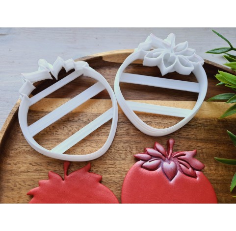 "Strawberry cutter, style 2", one clay cutter