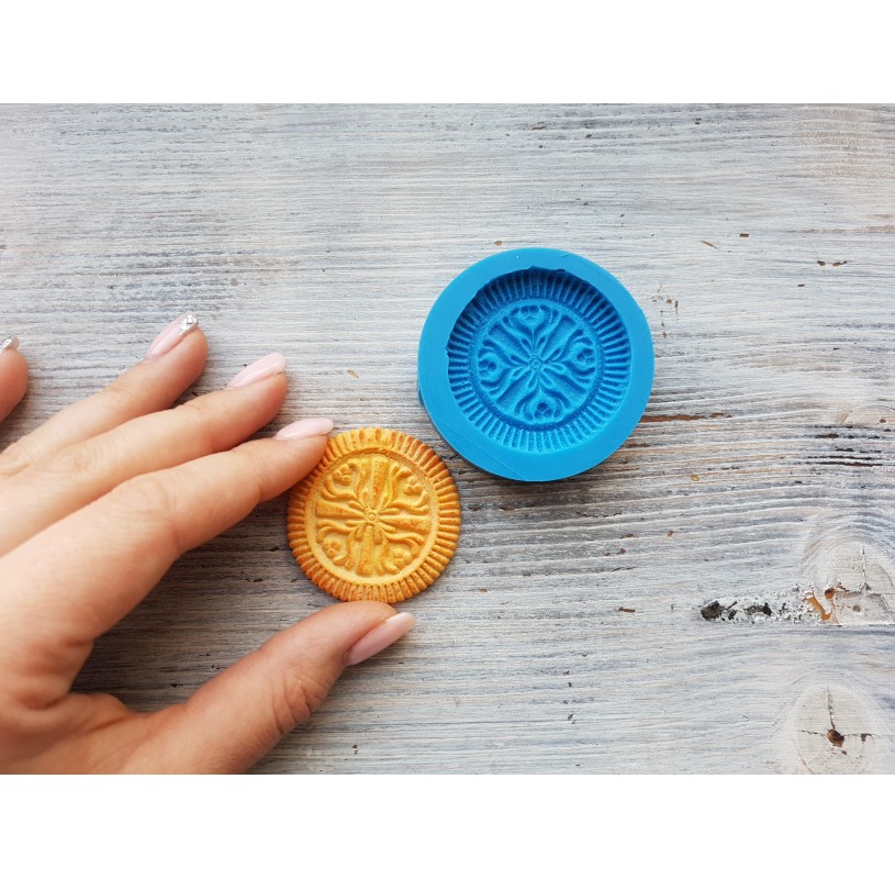 https://polymerclaylatvia.com/image/cache/catalog/product/7.%20Silicone%20molds/Round%20cookies/5001110040085(1)-815x800.jpg