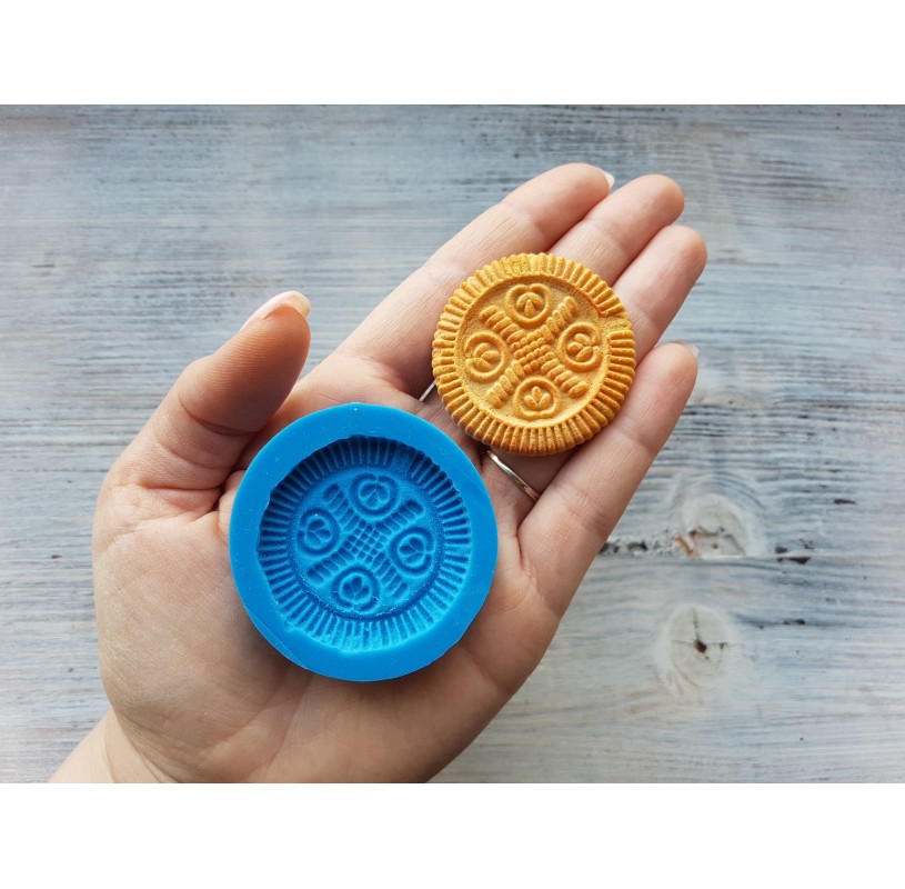 https://polymerclaylatvia.com/image/cache/catalog/product/7.%20Silicone%20molds/Round%20cookies/5001110040087-815x800.jpg