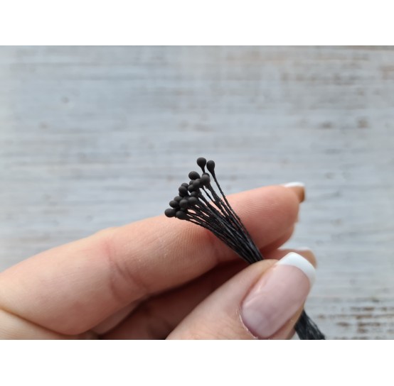 Stamens, black, round, 2 mm