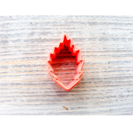 Raspberry leaf cutter, ~ 1.5 cm